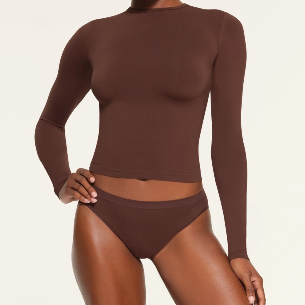 SKIMS soft smoothing seamless long sleeve | Size S
